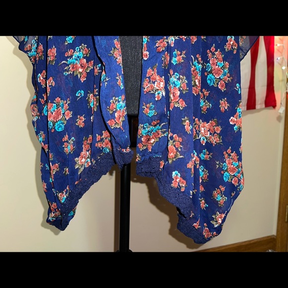 Mason + Mackenzie Floral Cardigan - Picture 4 of 7